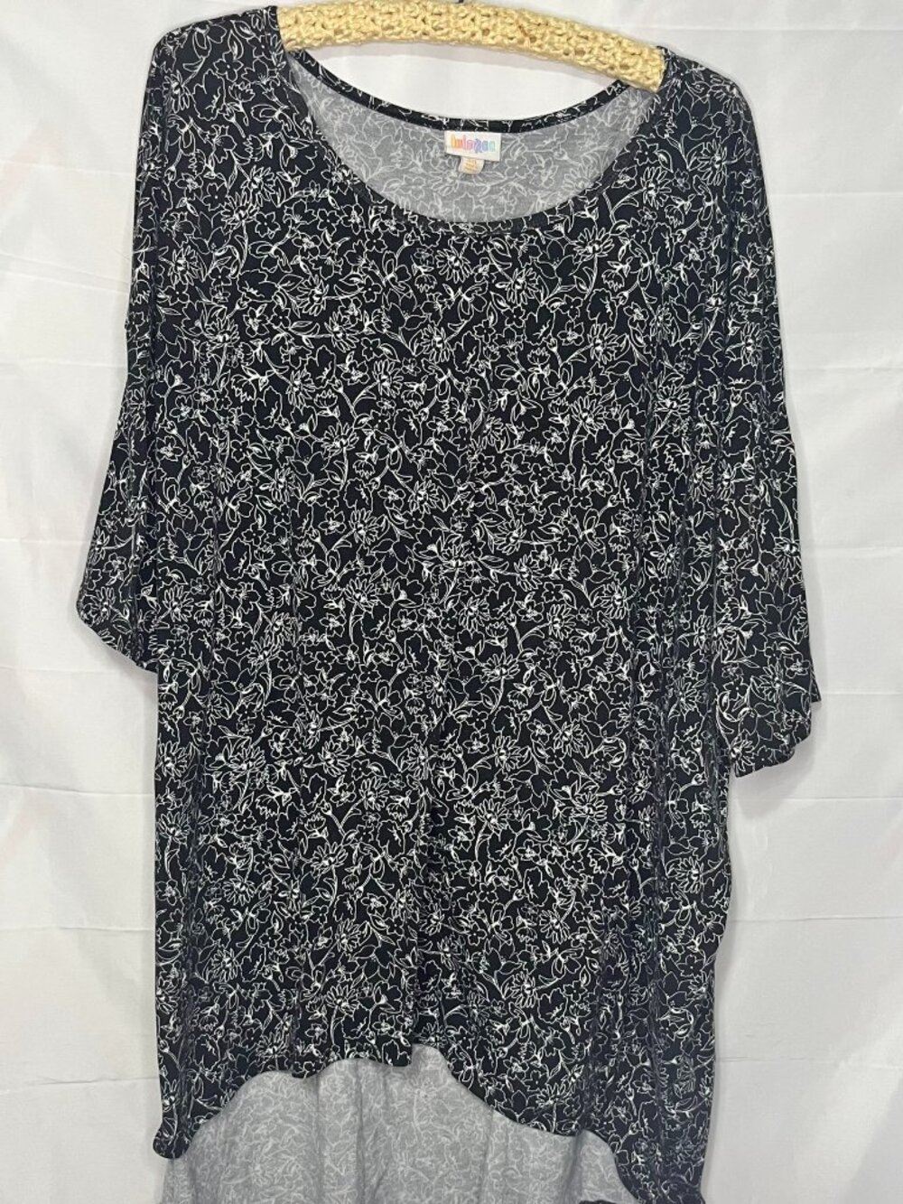 LuLaRoe Irma Women's 3XL Top Black White Floral Hi Low Tunic
